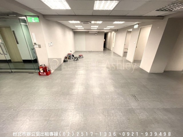 租杭州南路辦公室.使用空間大.屋況佳3廁.有茶水間-亞士不動產(大曜商仲)(租台北市辦公室)專租台北市中心辦公室 租杭州南路辦公室.使用空間大.屋況佳3廁.有茶水間 物件照片02