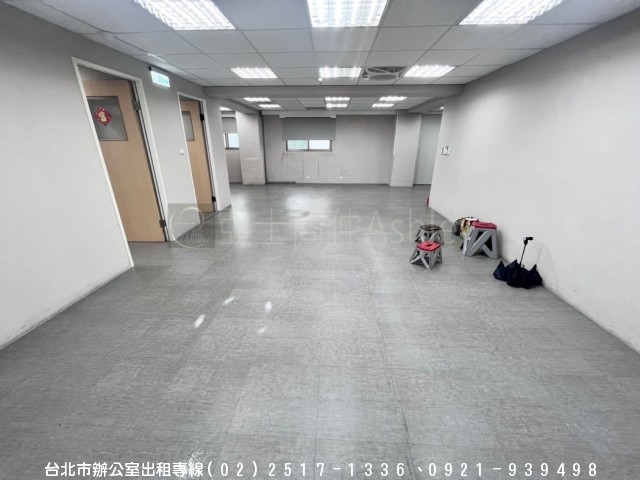 租杭州南路辦公室.使用空間大.屋況佳3廁.有茶水間-亞士不動產(大曜商仲)(租台北市辦公室)專租台北市中心辦公室 租杭州南路辦公室.使用空間大.屋況佳3廁.有茶水間 物件照片04