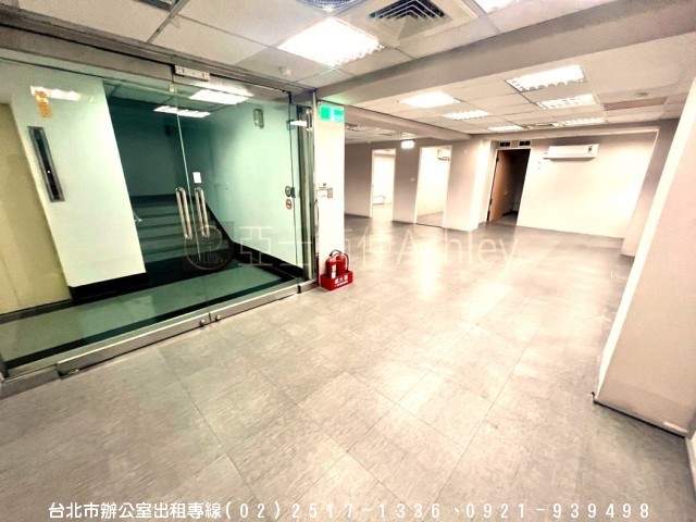 租杭州南路辦公室.使用空間大.屋況佳3廁.有茶水間-亞士不動產(大曜商仲)(租台北市辦公室)專租台北市中心辦公室 租杭州南路辦公室.使用空間大.屋況佳3廁.有茶水間 物件照片07