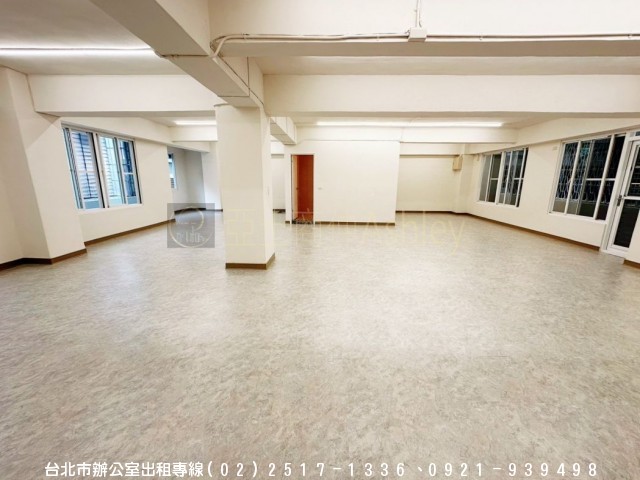 租小巨蛋捷運商圈辦公室.屋況優.有陽台.廁內.使用大-亞士不動產(大曜商仲)(租台北市辦公室)專租台北市中心辦公室 租小巨蛋捷運商圈辦公室.屋況優.有陽台.廁內.使用大 物件照片10