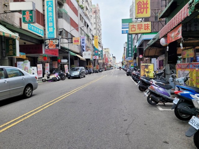 松竹商圈12米路吃市店面+住家+平車~香吉士-永慶不動產~美屋系列~張小姐~ 松竹商圈12米路吃市店面+住家+平車~香吉士