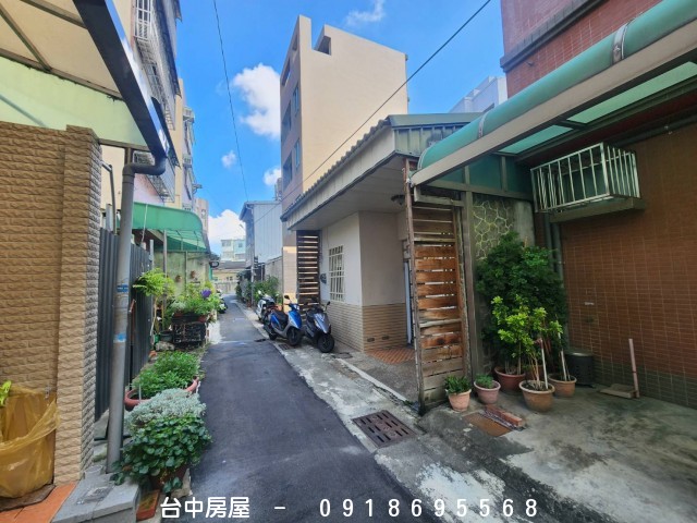 中清路平房,建地,水湳經貿園區,中清路,大連路,松竹路,文心路,中平路,環中路,中清交流道,-台中房屋-0918695568,歡迎來電看屋,台中套房,房屋,房屋仲介,法拍屋,房屋出租,買屋,賣屋,等服務  物件照片02