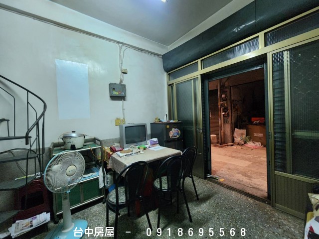 三民市場,店面,可營業登記,三民路,林森路,自由路,中興大學,資訊圖書館,台中火車站,五權路火車站-台中房屋-0918695568,歡迎來電看屋,台中套房,房屋,房屋仲介,法拍屋,房屋出租,買屋,賣屋,等服務  物件照片05