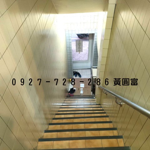 E12捷運邊間透天店面  照片10